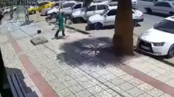 فیلم سرقت وحشیانه گوشی  موبایل دختر جوان در خیابان مصطفی خمینی
