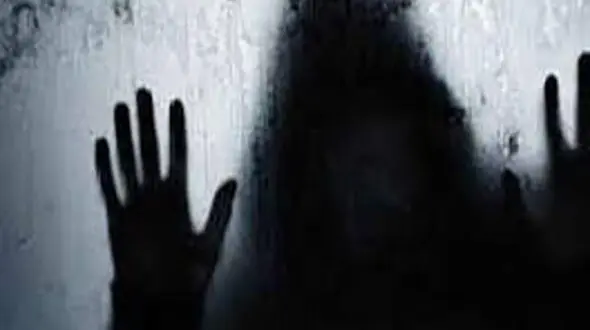 دعوای یک زن با دختر جوان به خاطر سپهر در کلانتری