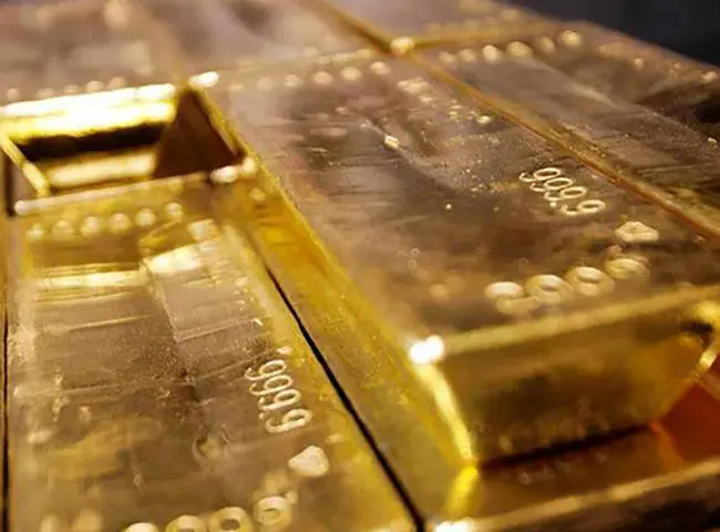 عقب‌ نشینی چشمگیر قیمت طلا در بازارهای داخلی و جهانی