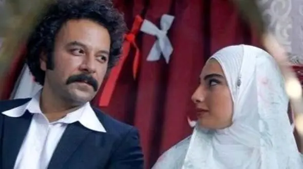 ظاهر جذاب بازیگر سریال نجلا با استایل رسمی در جشنواره فجر