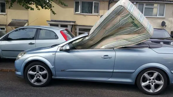 حمل تشک خواب با خودروی لوکس باعث توقیف خودرو شد! + عکس 