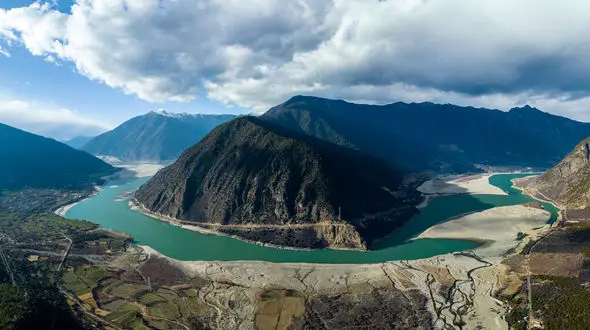 چین در اعماق هیمالیا در حال ساخت قدرتمندترین سامانه برق‌آبی جهان است