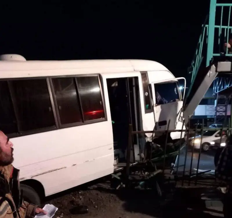 تصادف مینی بوس