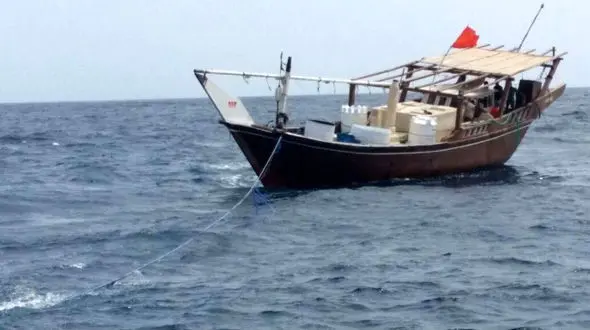 نیروی دریایی سپاه مانع غرق شدن یک لنج شد