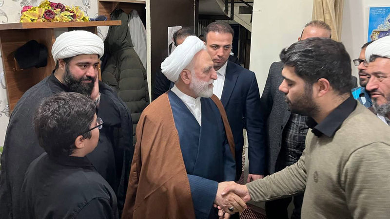  حجت‌الاسلام والمسلمین محسنی اژه‌ای در منازل شهیدان حجج‌الاسلام والمسلمین آقایان رازینی و مقیسه حاضر شد