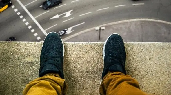 13 نشانه  هشدار دهنده قبل از خودکشی ها را بشناسید + جزییات 