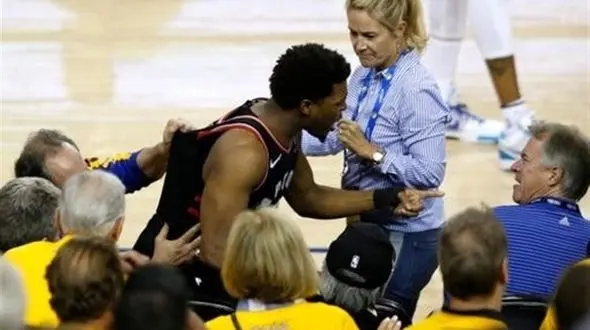 جریمه و محرومیت بسیار سنگین برای میلیارد معروف آمریکایی /  جنجال در فینال بسکتبال NBA
