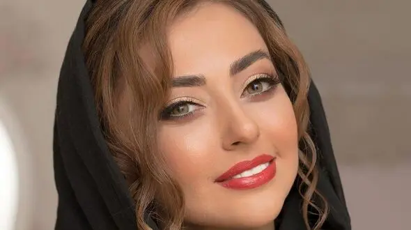 نگاهی به دورهمی خانوادگی نفیسه روشن در رستوران شیک / چقد شبیه مامانشه؛ خدا حفظش کنه