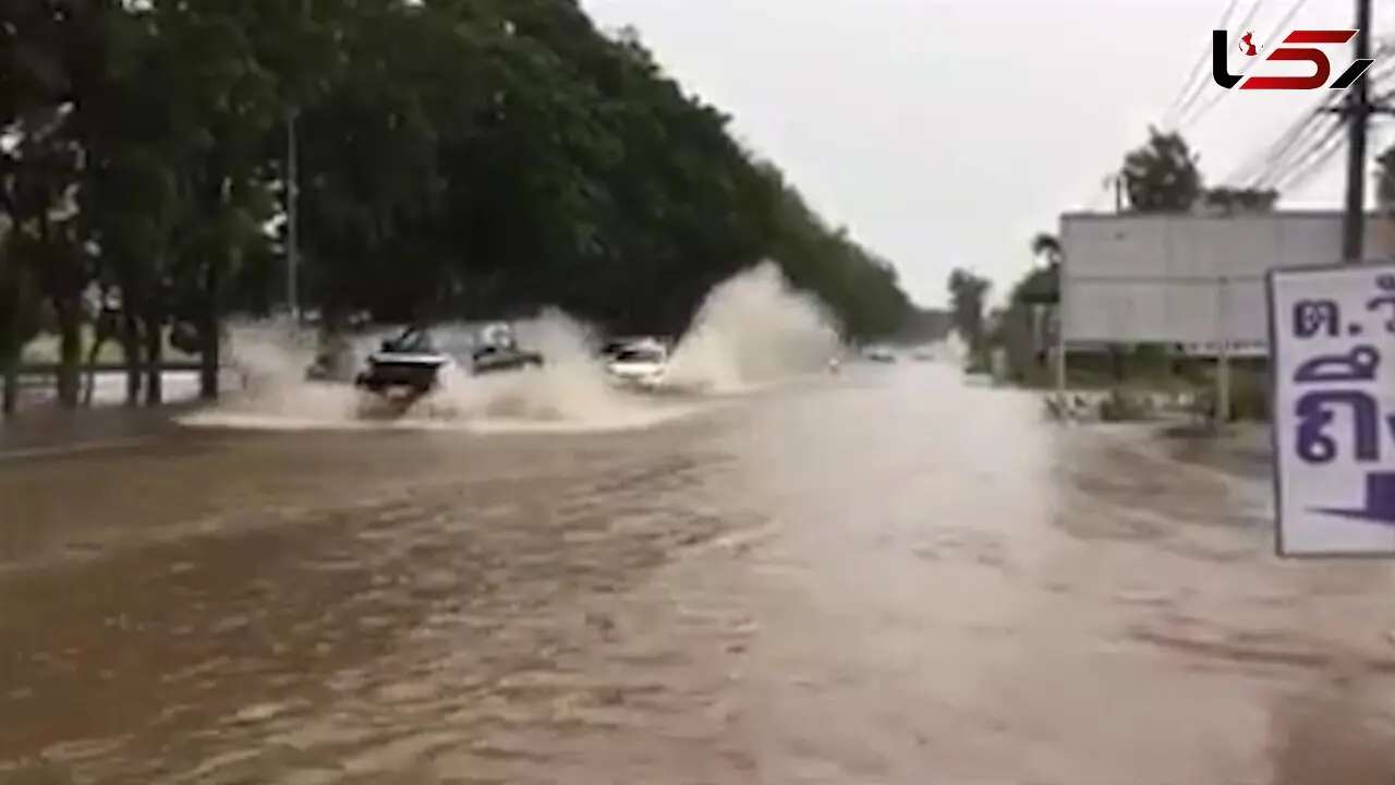 راننده عجول هنگام سیل باعث حادثه شد + فیلم و عکس