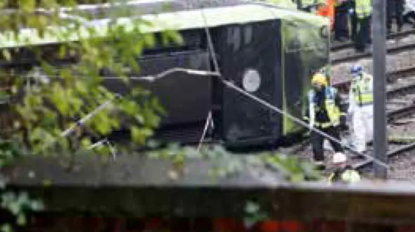 راننده خواب آلود، مسافران اتوبوس را به قربانگاه برد +عکس