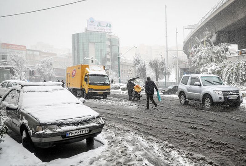 بارش برف و باران نیمی از استان‌های کشور را فرا گرفت