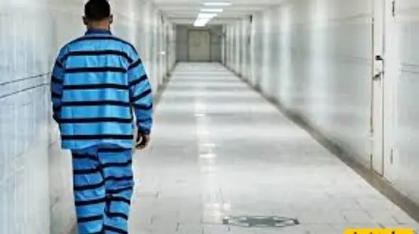 ماجرای کشف گنج 7 هزار ساله در کف زندان توسط زندانیان/ زمین را حفاری می کردند که کوزه پر از سکه و جواهر بیرون زد