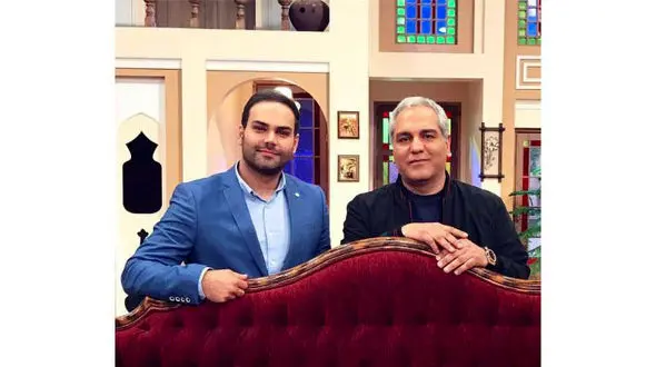 از کار هیچ خواننده ای خوشم نمی آید