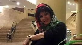 عکس ها / نگاهی به چیدمان و خانه و زندگی فرزانه کابلی، مامان علی کوچولو /  از مبلمانی به رنگ سبز کله غازی تا علاقه به استفاده از عروسک و گل مصنوعی روی در و دیوار مثل خانه های دهه 70! 