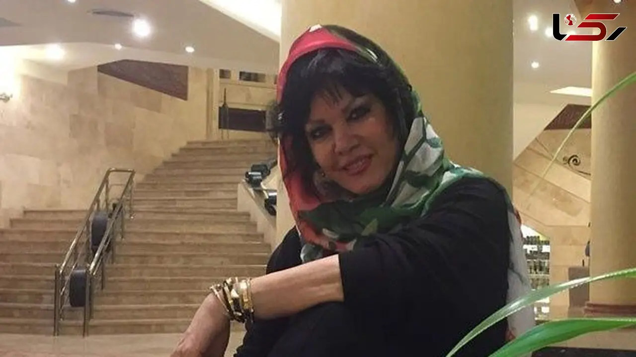 عکس ها / نگاهی به چیدمان و خانه و زندگی فرزانه کابلی، مامان علی کوچولو /  از مبلمانی به رنگ سبز کله غازی تا علاقه به استفاده از عروسک و گل مصنوعی روی در و دیوار مثل خانه های دهه 70! 