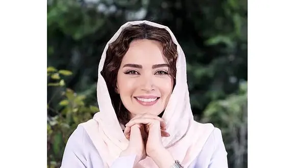 تیپ خاص و اسپرت بهنوش طباطبایی در یک موزه