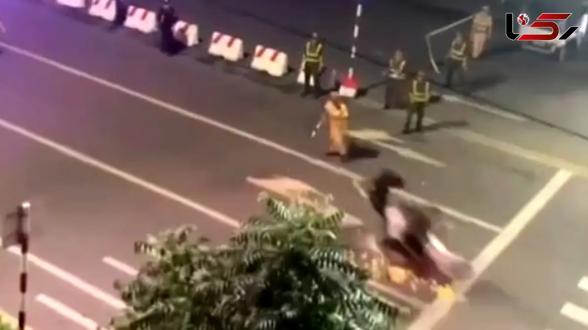 توقیف وحشیانه  موتور به سبک افسران هندی + فیلم