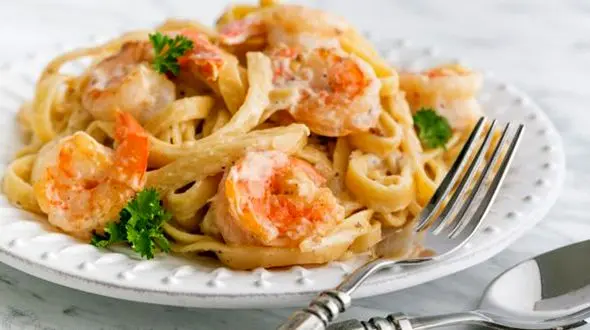 فتوچینی با میگو و عطر سبزیجات+ دستور تهیه