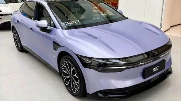 زیکر 007؛ سدان تمام‌ برقی سال 2025