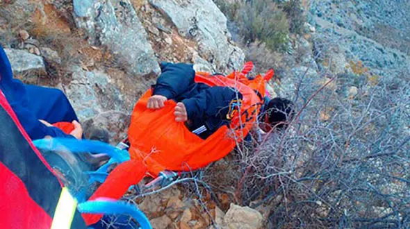 نجات مربی تکاور توسط آتش نشانان + تصاویر 