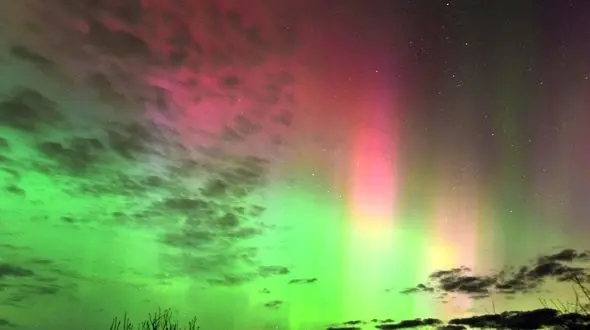 تصویر طوفان خورشیدی شگفت انگیز دیشب 