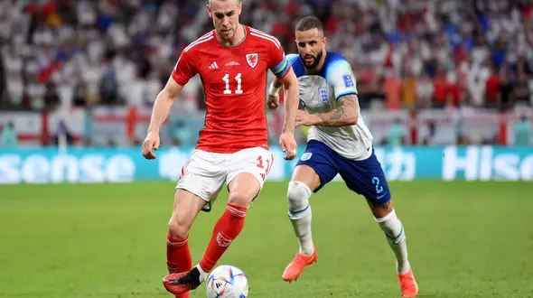 عصبانت ستاره تیم ملی ولز و بخورد با فیلم بردار +تصاویر