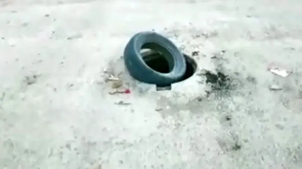 سرقت های تمام نشدنی دریچه های فاضلاب در آبادان و خرمشهر + فیلم