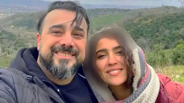 تیپ مونا کرمی و همسرش در دورهمی بازیگران