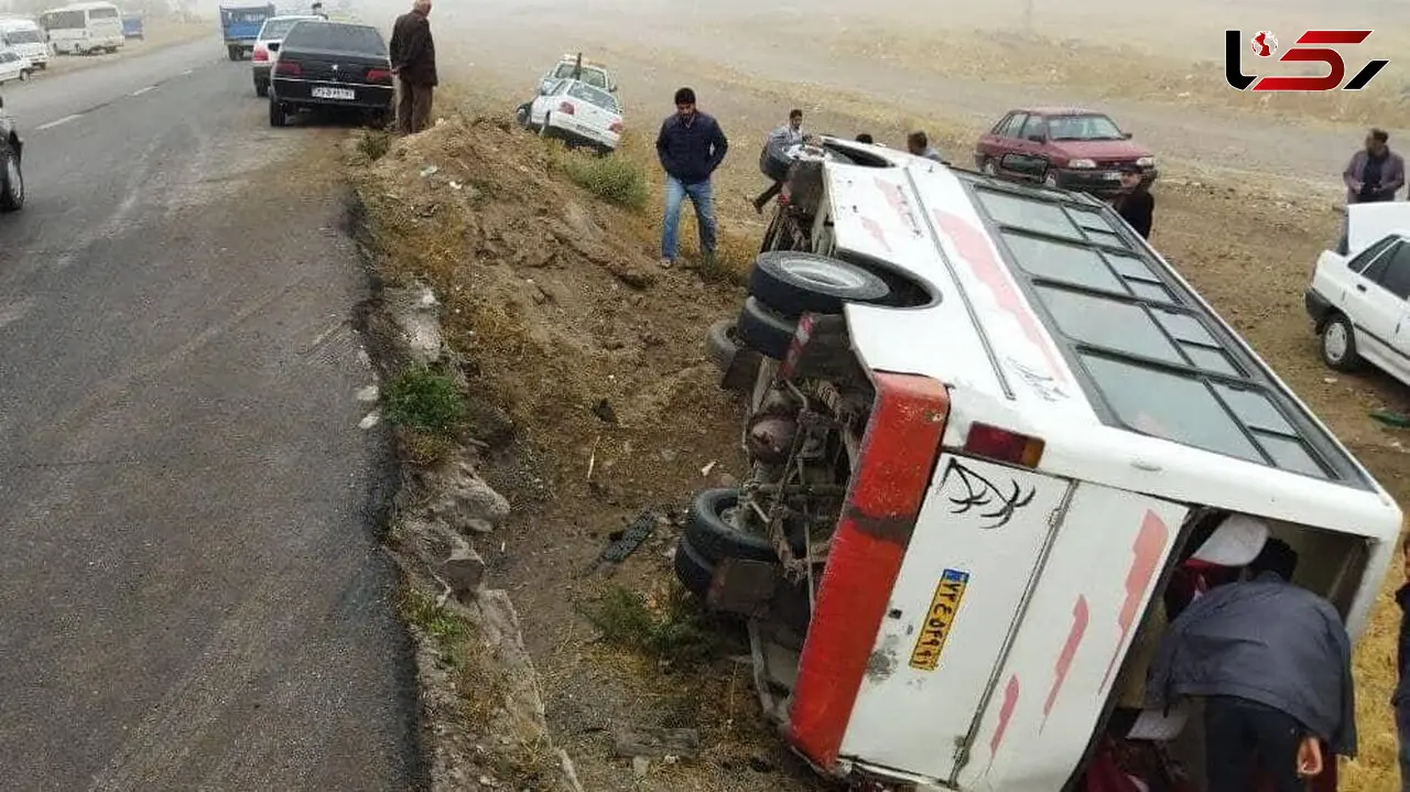 واژگونی وحشتناک مینی بوس حامل والیبالیست ها در قم