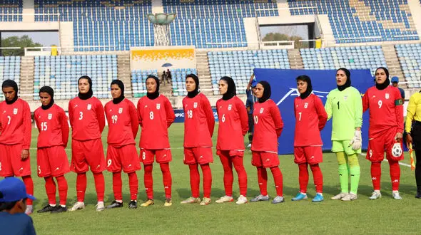 صعود تیم ملی فوتبال زنان ایران به دور بعد انتخابی المپیک/ هنرنمایی نگین زندی با دریبل دروازه بان+ فیلم