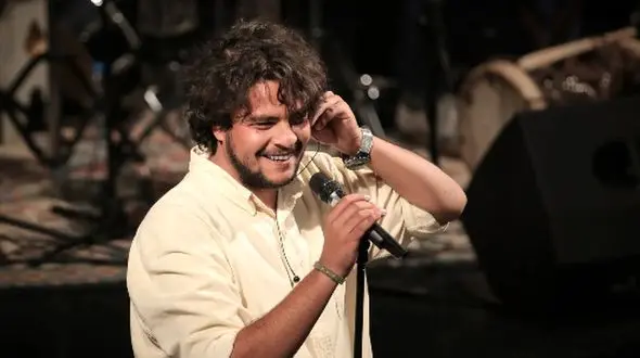 فیلم آواز باشکوه محلی / جوان بوشهری با چه لهجه شیرینی میخونه دلی دلی شعر یادم رفت !