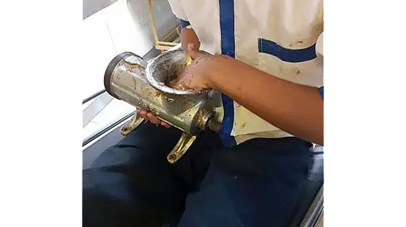 تصاویر 16+ از دست پسر شانزده ساله داخل چرخ گوشت 