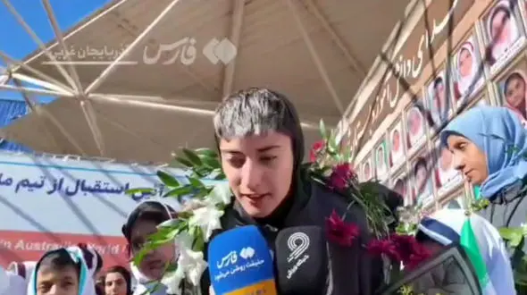 فیلم/ عضو تیم ملی فوتبال بانوان: «هیچ کجا مثل خانه خود آدم نمی‌شود»