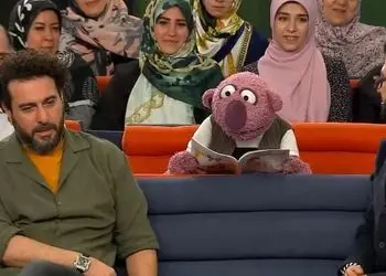 آواز شاد؛ چقدر جناب خان کر خنده اس آخه ایسگاه محسن کیایی رو گرفته آهنگم میخونه