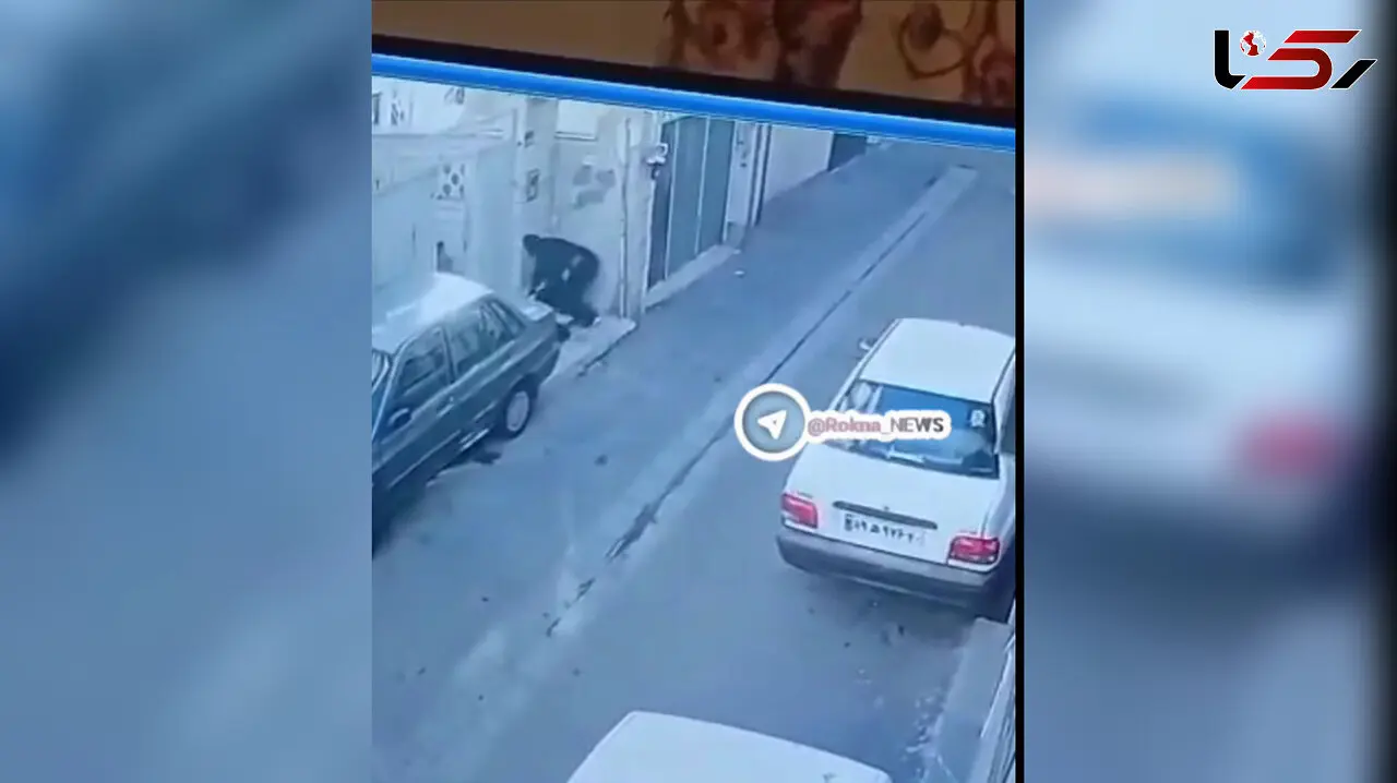 سرقت وحشیانه و فرار برق‌آسا / گردنبند یک زن مقابل خانه‌اش ربوده شد + فیلم