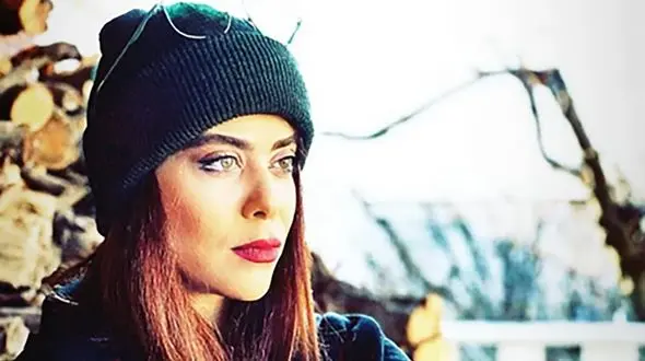 استایل خفن بیلی آیلیش در امام زاده صالح با چادر گلگلی !