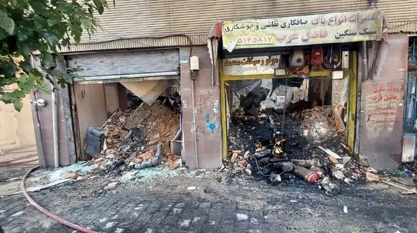 فیلم آتش سوزی گسترده انبار فرش در میدان قیام تهران+ گزارش تصویری