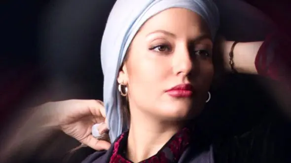 عکس شلوار زشت مهناز افشار در ساحل دریا ! / خانم بازیگر کاملا اروپایی شد !