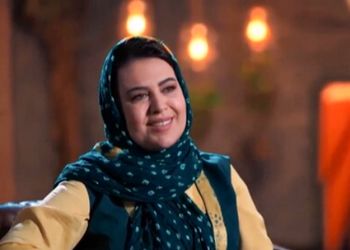 فیلم / رونمایی خنده دار و بامزه گیتی قاسمی، بازیگر برنامه جوکر بانوان از عمه ناز خاتون قاجاری‌اش/ تو دوران دبیرستان بیشتر بهش شباهت داشت!