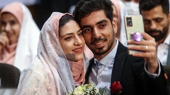ملاقات 100 عروس تهرانی با یکدیگر!  + عکس آقا دامادهایی که بله را گرفتند و سلفی انداختند