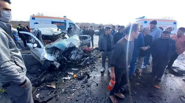 تصادف خودروی سواری سمند با وانت سایپا با دو نفر فوتی