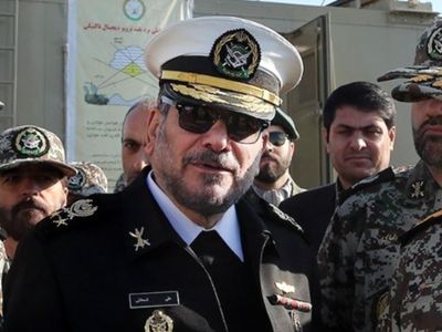 عکس؛ سفر به تاریخ / چهرۀ متفاوت «شمخانی» در 26 سالگی در جبهه !