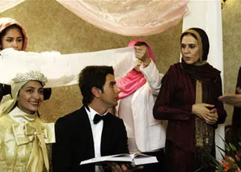 فیلم / مراسم عقد امین حیایی با سرود انقلابی«خجسته باد این پیروزی» غوغا کرد / مدیری اونقدر به کراوات هادی کاظمی نگاه کرد که معذب شد و بازش کرد ! ...