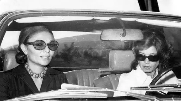 سفر به ایام قدیم  / عکس پر خشم از دعوا و قهر اشرف و فرح پهلوی در سال1333 !