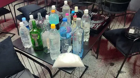 کشف مشروبات الکلی از یک کافه‌رستوران در بلوار ارتش تهران