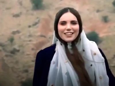 آواز محلی؛ آهنگ فوق غمگین لری که چشات محو معصومیت زناش میشه ولی چه خوش لباس
