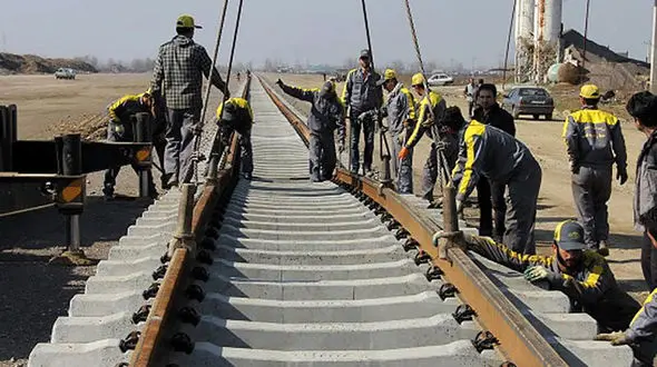 تزریق۲۰۰ میلیون دلار به پروژه راه آهن کرمانشاه/ پیشرفت پروژه های مصوب سفر مقام معظم رهبری به کرمانشاه پس از 13سال 