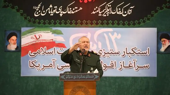 سرلشکر رحیم‌ صفوی: قصد کشورگشایی نداریم؛ اما اگر آمریکا به ما هجوم ببرد تا آن سوی دریاها دنبالش می‌کنیم