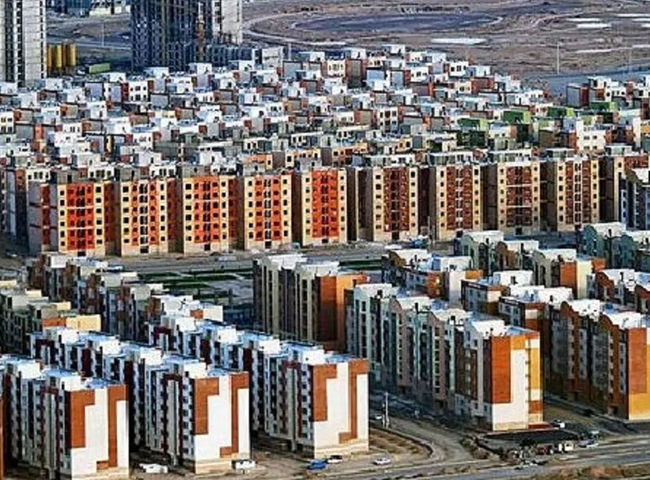 مسکن ملی در کشور بلاتکلیف مانده است / بنیاد مستضعفان زمین دارد اما خانه نمی‌ سازد