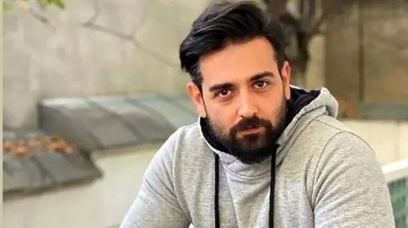 عکس / اولین رونمایی از مادر خوشگا و فوق جوان  امیرحسین آرمان بازیگر خوش تیپ سریال کیمیا/ پدر و مادر مُدل تر از خودش!